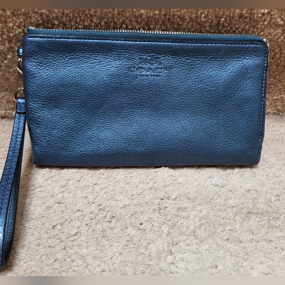 Coach Handbags - COACH DOUBLE CORNER ZIPPERED WRISTLET!